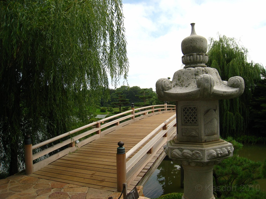 Botanical Gardens 2010 0255.jpg - The Chicago Botanic Gardens. Wear comfortable shoes, and be prepared to enjoy the landscape for a day.